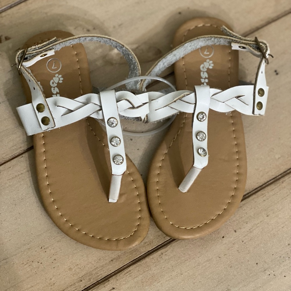 New W/O Tag Ositos Toddler white Sandals with Rhinstones Size 7